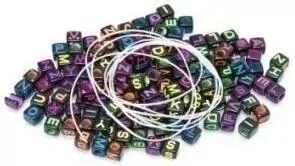 Koraliki literki. Czarna kostka + sznurek 1m