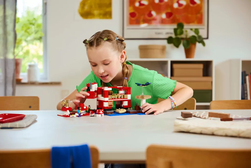 LEGO® Dom grzybowej krowy 21270 - tantis.pl