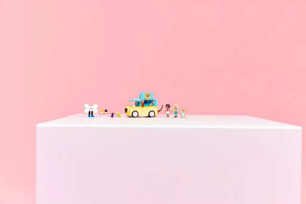 LEGO® Freinds. Furgonetka z akcesoriami 42678 - tantis.pl