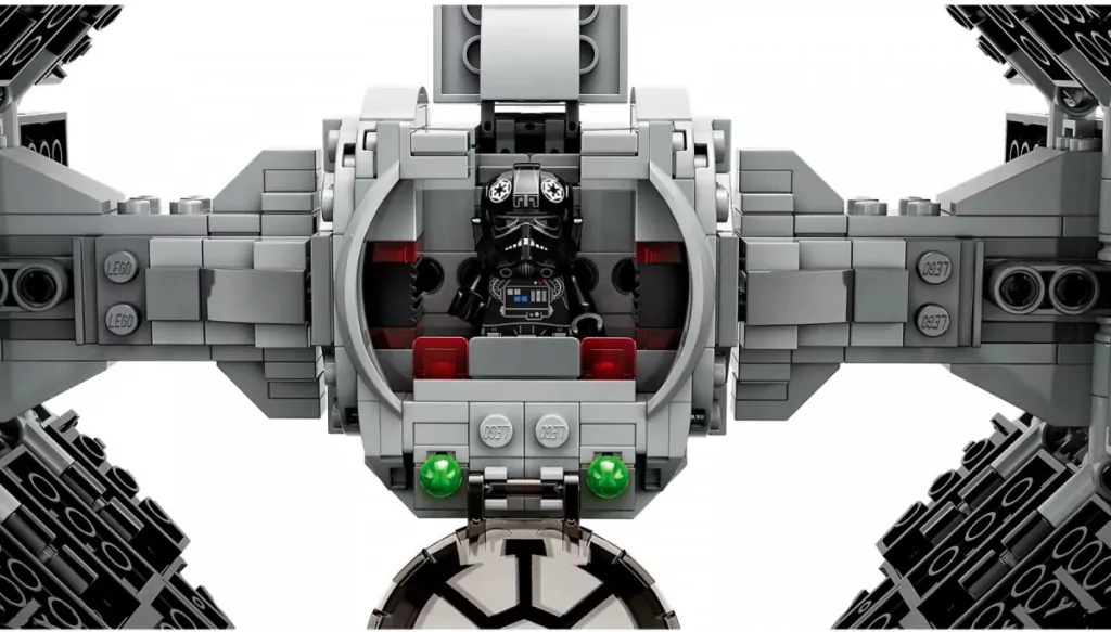 LEGO Star Wars. Klocki, Mandaloriański myśliwiec Fang Fighter kontra TIE Interceptor, 75348 - tantis.pl