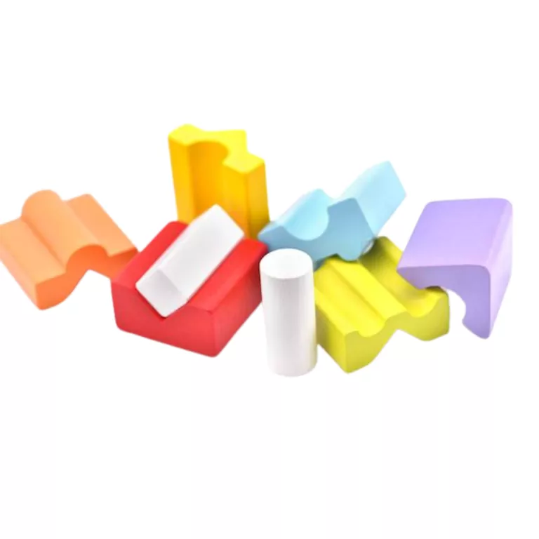 Drewniana wieża z klocków - tantis.pl