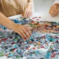 Puzzle 500. Chatka nad rzeką. 37484 - tantis.pl