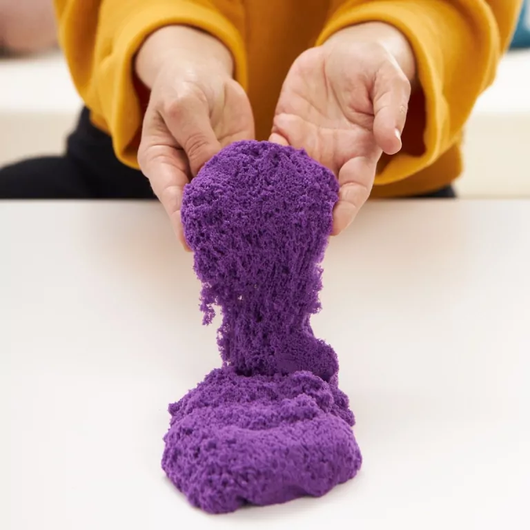 Kinetic Sand. Piasek z foremkami fioletowy - tantis.pl