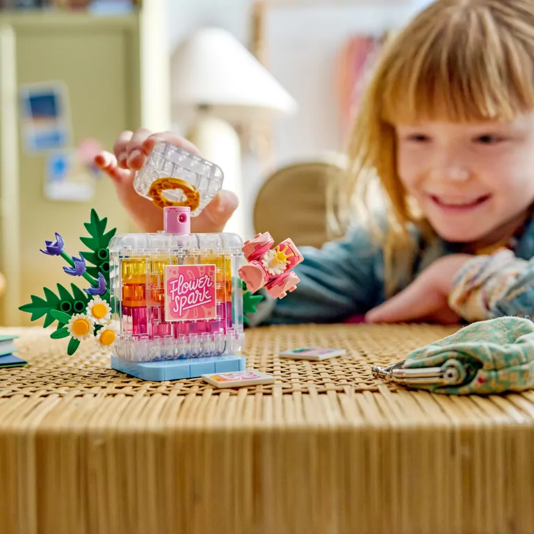LEGO® Flakon perfum z kwiatową ozdobą 31383 - tantis.pl