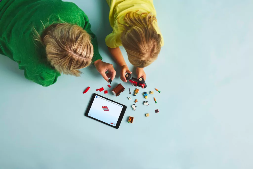 LEGO® Czerwony traktor z przyczepą i owcą 60461 - tantis.pl