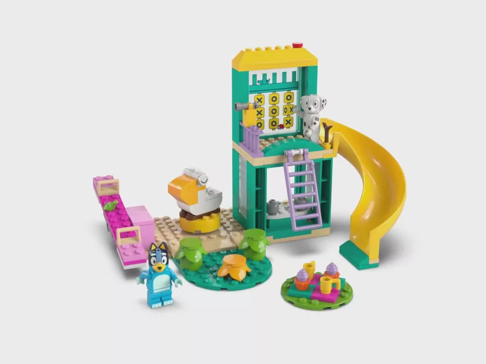LEGO® Bluey. Blue i Łatka na placu zabaw 11201 - tantis.pl