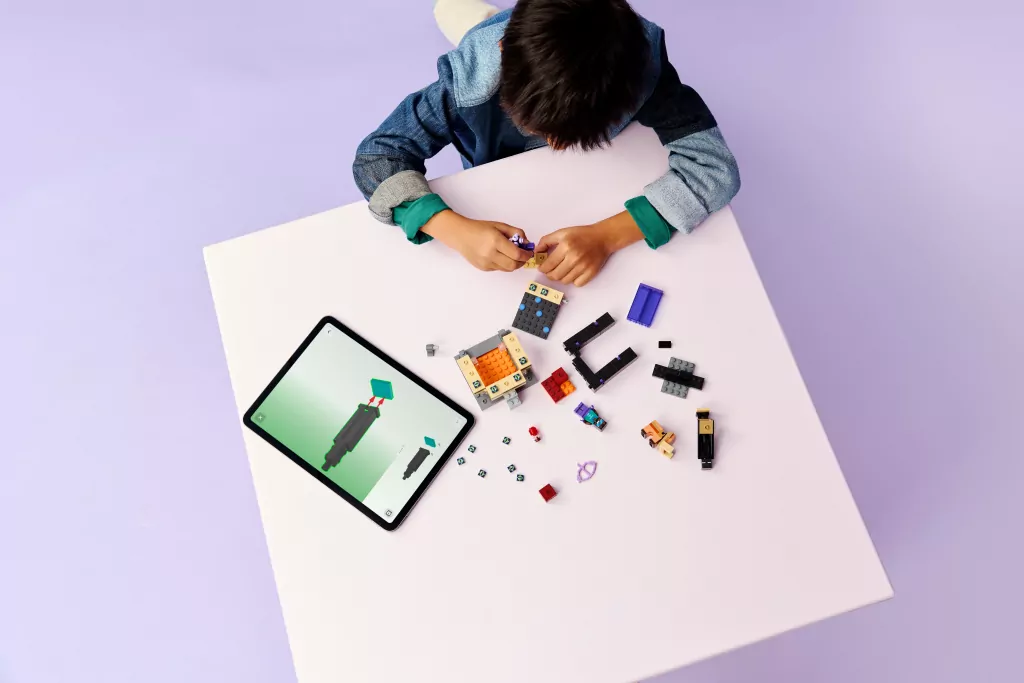 LEGO® Minecraft. Podróż przez portal netheru 21584 - tantis.pl
