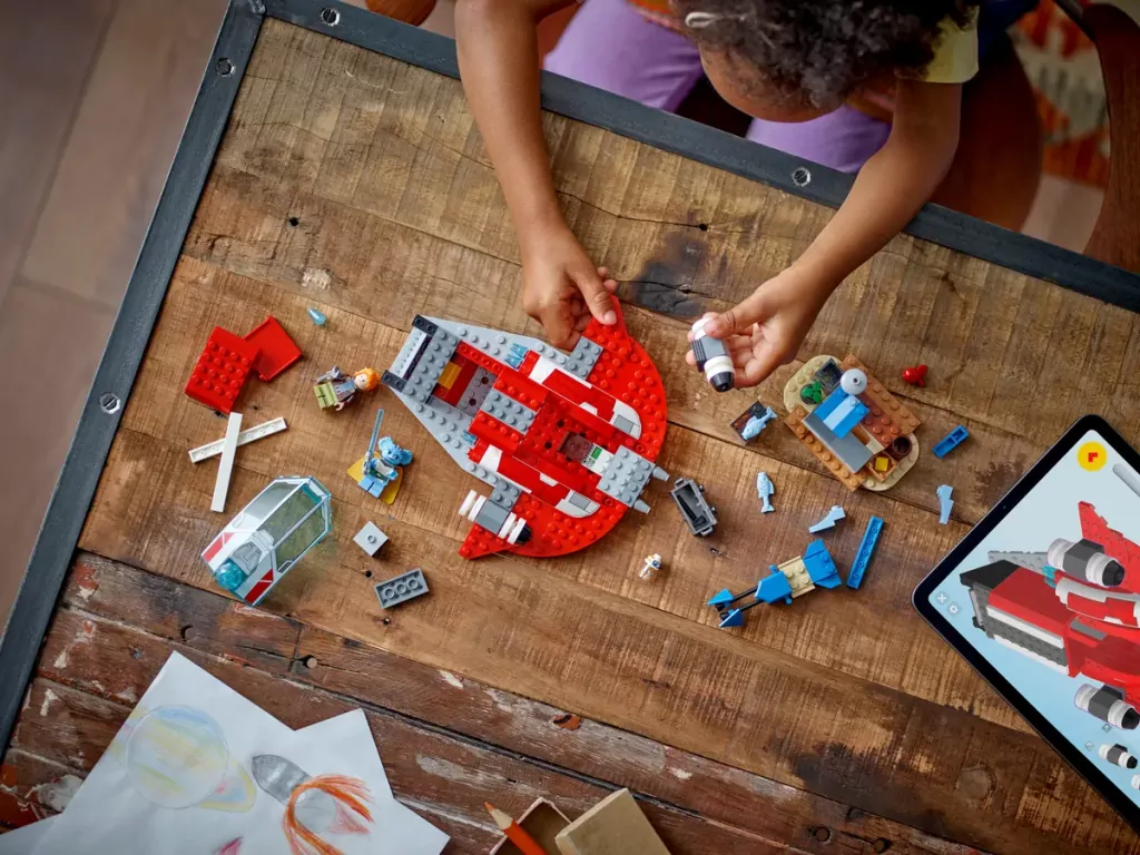 LEGO® Star Wars™.  Karmazynowy Jastrząb 75384 - tantis.pl