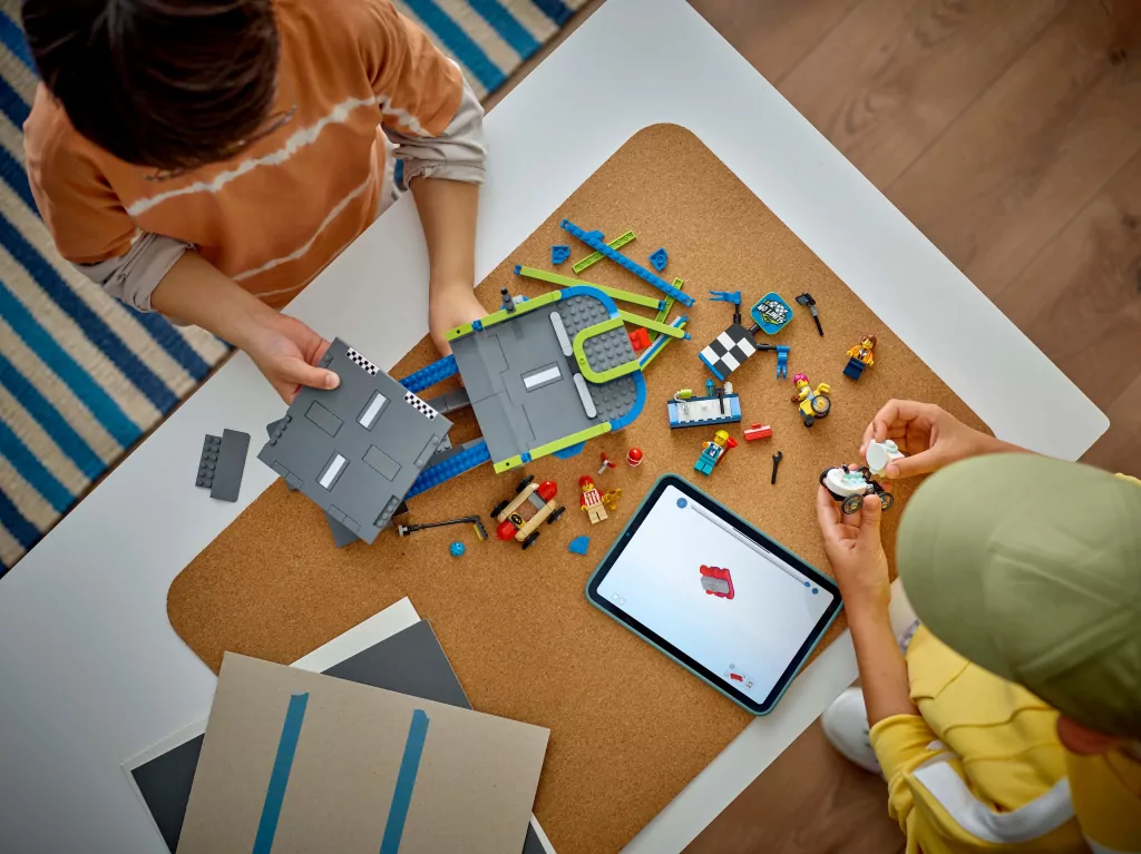 LEGO® Bez granic: tor z rampami dla wyścigówek 60460 - tantis.pl