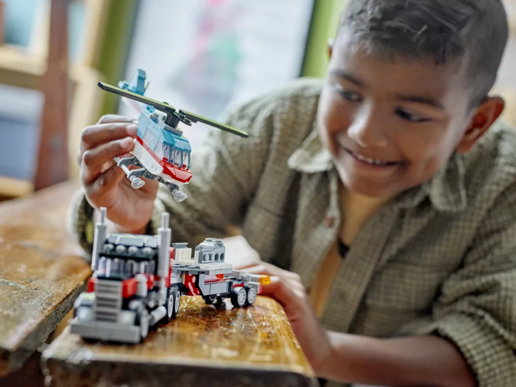 LEGO® Creator. Ciężarówka z platformą i helikopterem 31146 - tantis.pl
