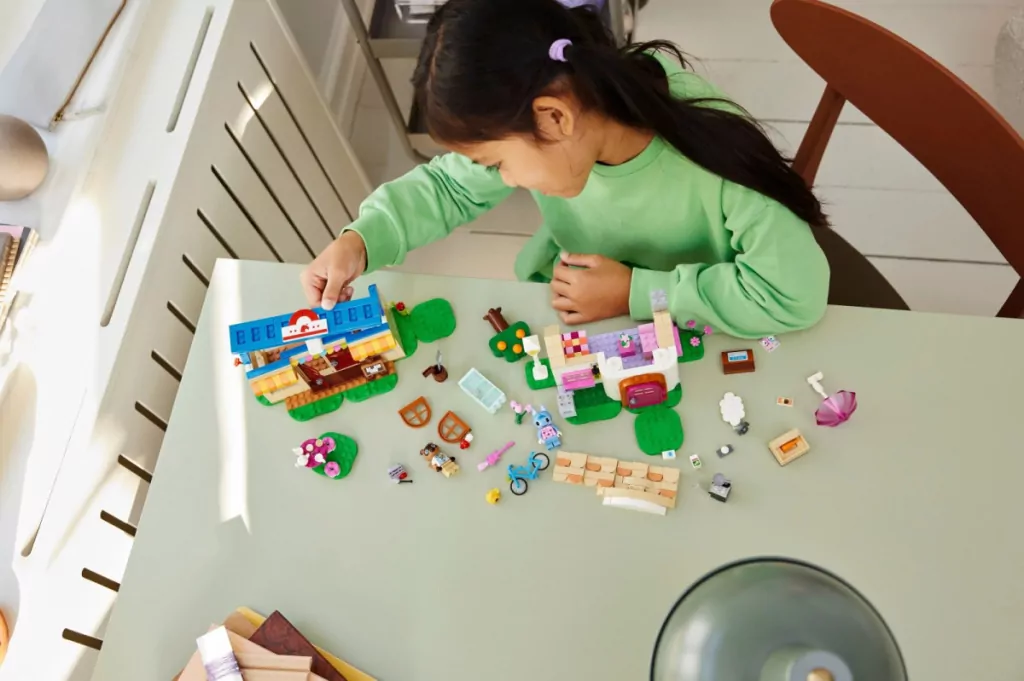 LEGO® Animal Crossing. Nook's Cranny i domek Rosie 77050 - tantis.pl