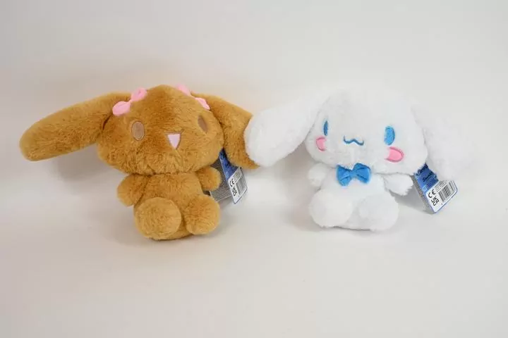 Hello Kitty 18cm pluszowy Fluffy Cinnamon M - tantis.pl