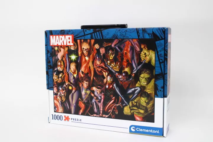 Puzzle 1000. Brief Case Marvel 2022. 39675 - tantis.pl