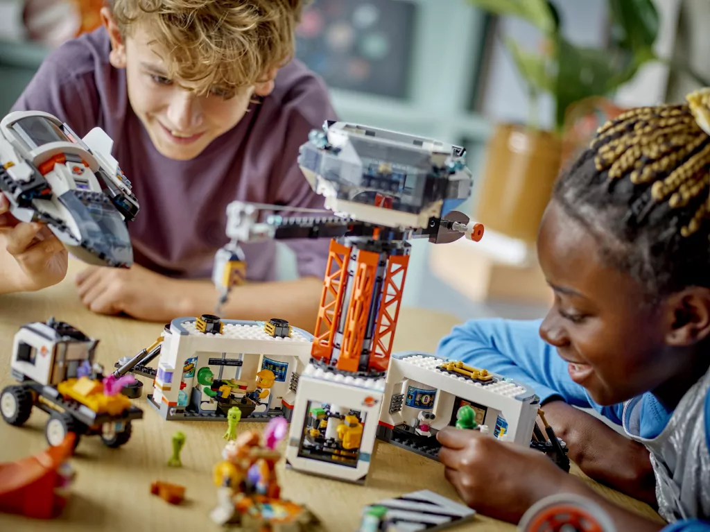 LEGO® City. Stacja kosmiczna i stanowisko startowe rakiety 60434 - tantis.pl