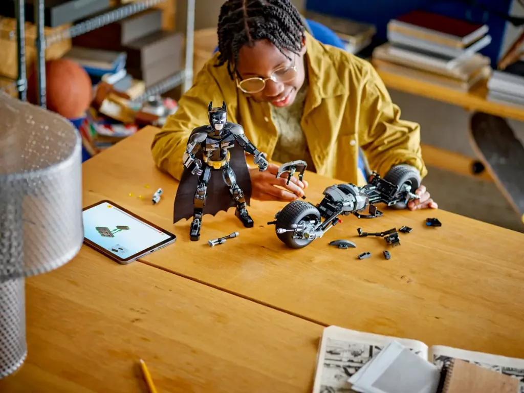 LEGO® DC Batman. Figurka Batmana i batcykl. 76273 - tantis.pl