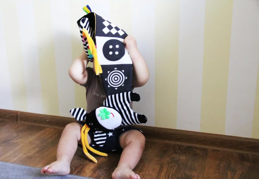 Książeczka do łóżeczka. Króweczka - tantis.pl