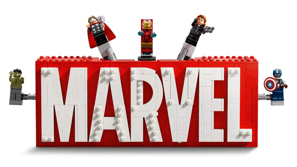LEGO® SUPER HEROES 76313 Logo MARVEL z minifigurkami - tantis.pl