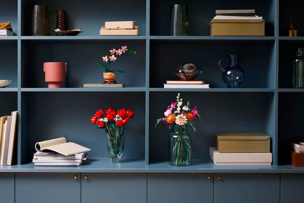 LEGO® Piękny bukiet różowych kwiatów 10342 - tantis.pl