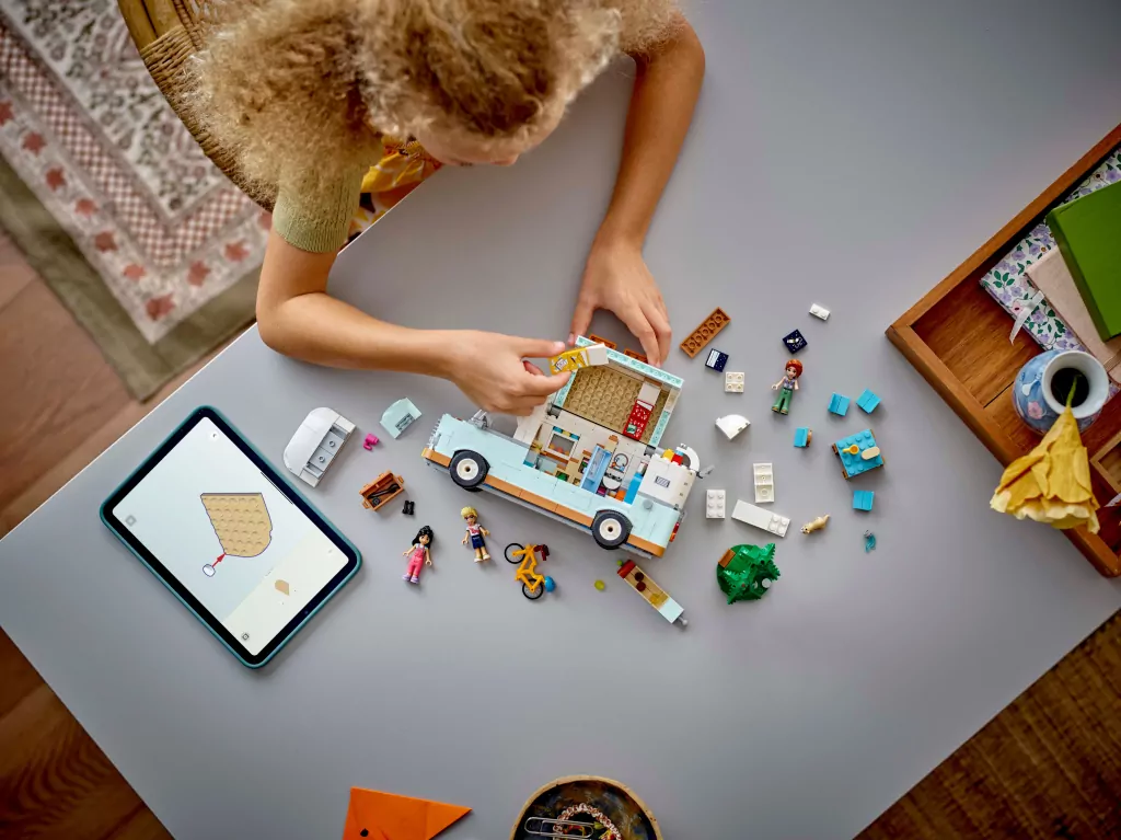 LEGO® FRIENDS. Przygoda w kamperze przyjaciół - tantis.pl