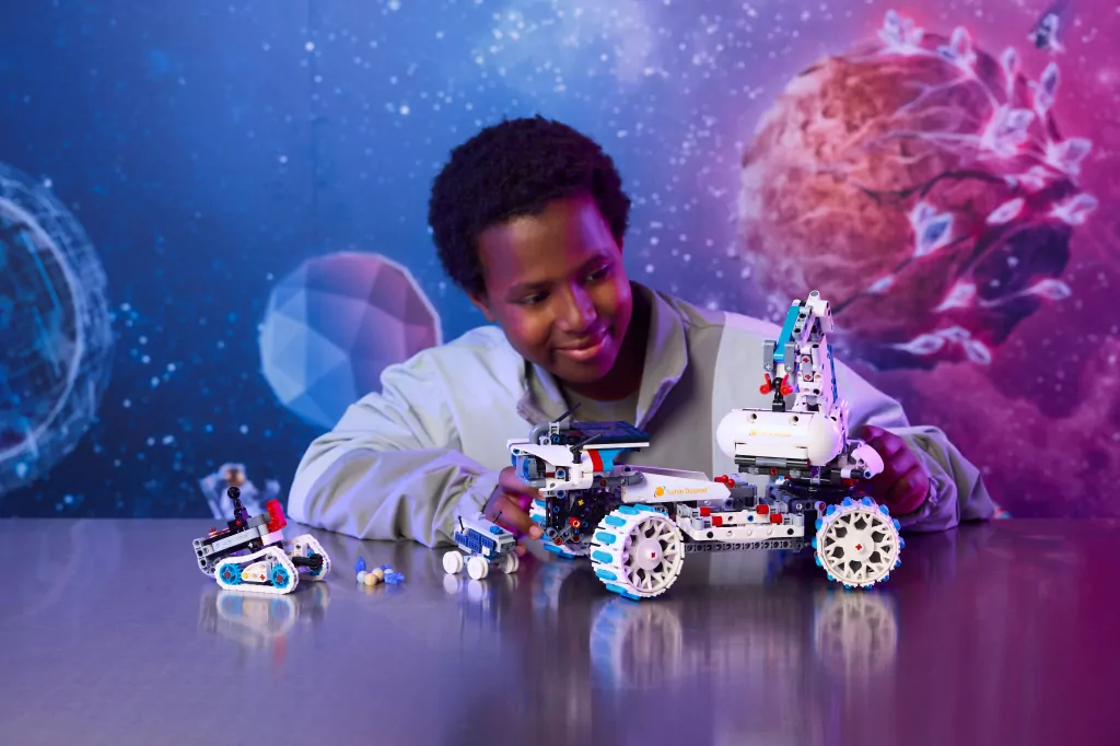 LEGO® Technic. Kosmiczny łazik księżycowy Lunar Outpost™ 42211 - tantis.pl