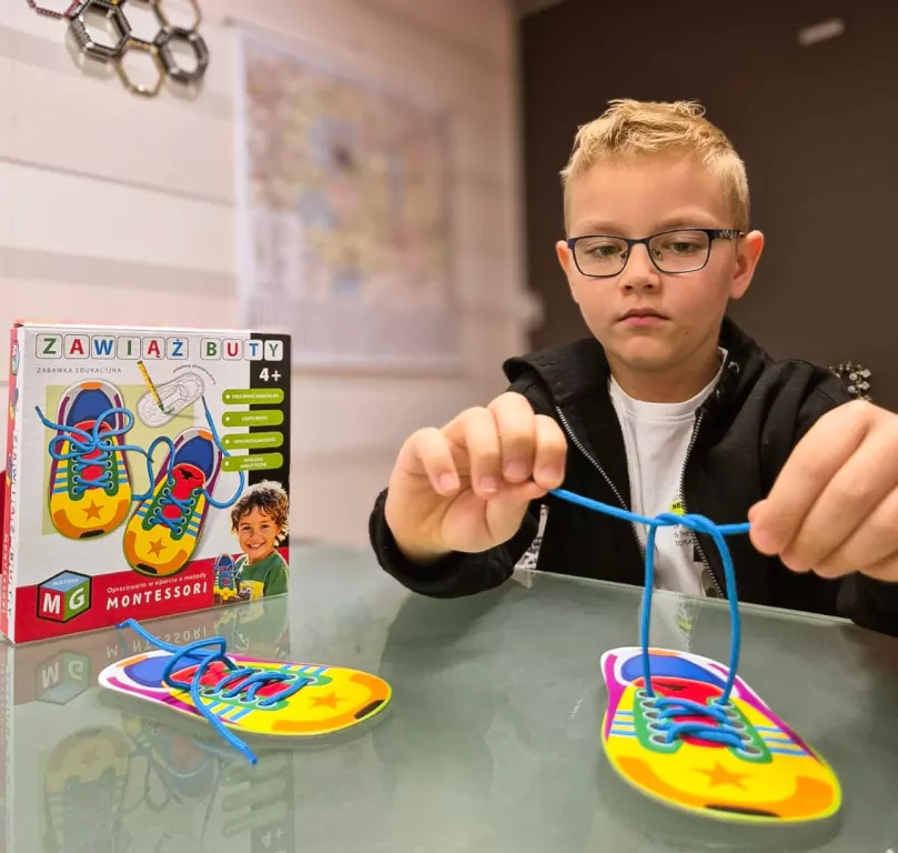 Zawiąż buty. Zabawka edukacyjna Montessori - tantis.pl