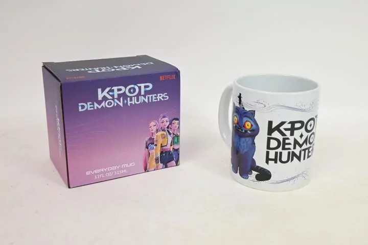 Kubek 325ml ceramiczny Derpy & Sussie K-POP Demon Hunters MG2510648C - tantis.pl