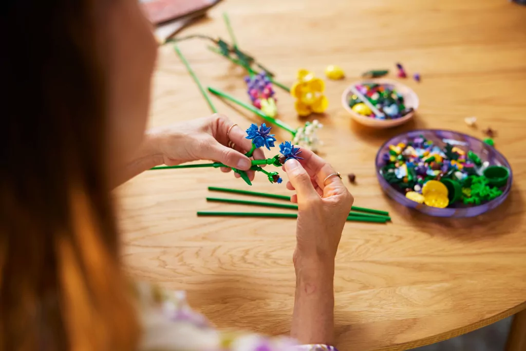 LEGO® Icons. Botanical Collection. Bukiet z polnych kwiatów 10313 - tantis.pl