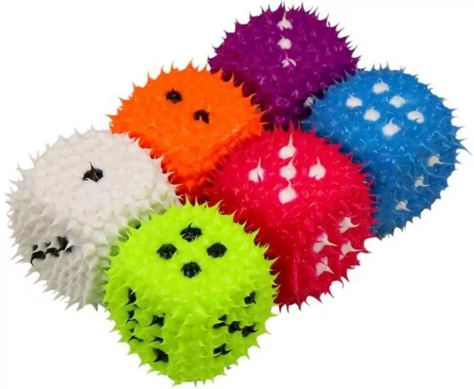 Kostka z kolcami Drop Dot 6,5 cm mix - tantis.pl