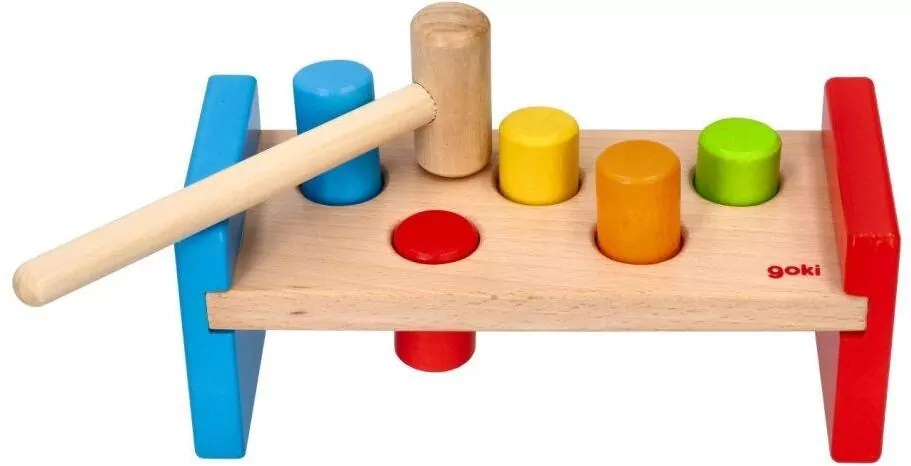 Goki. Drewniana ławeczka do wbijania kołków z młotkiem - tantis.pl