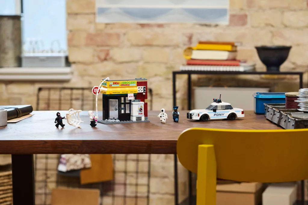 LEGO® Multiwersum: Miles Morales kontra Spot 76311 - tantis.pl