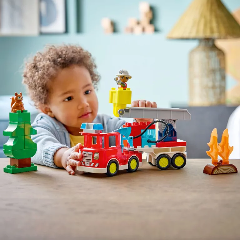 LEGO® Duplo. Wóz strażacki z wężem i strażaki 10473 - tantis.pl