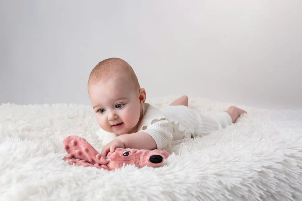 Piszczek z gryzakiem. Jamiś pastelowy róż - tantis.pl