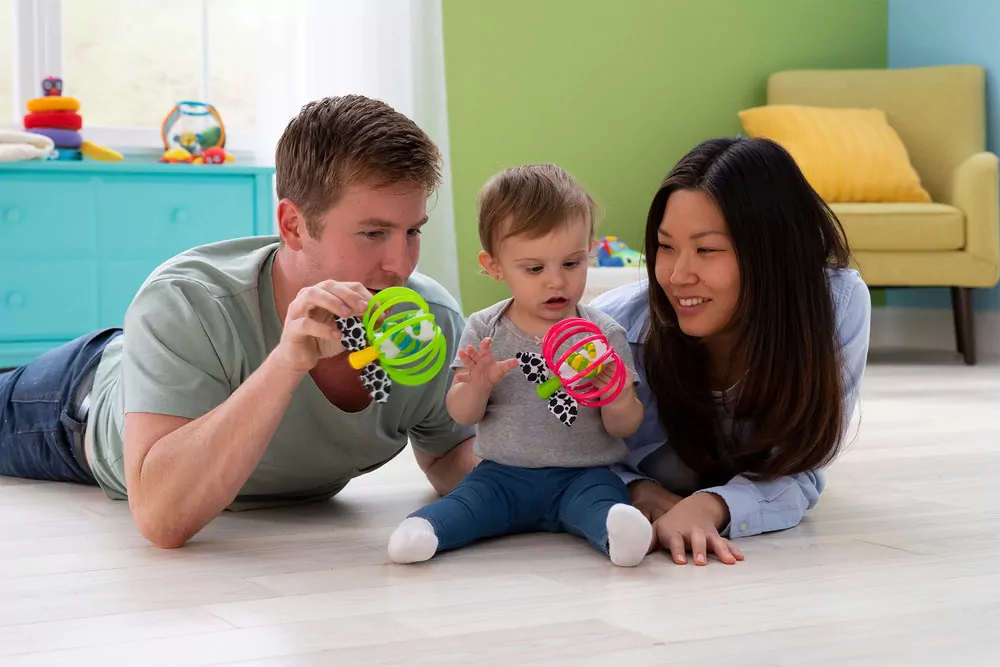 Grzechotka, gryzak dla dzieci jabłuszko. Lamaze - tantis.pl