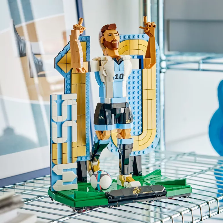 LEGO® Lionel Messi — piłkarska legenda 43015 - tantis.pl