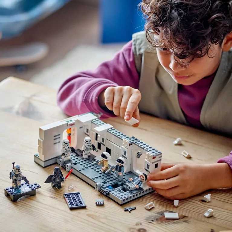 LEGO® Star Wars. Wejście na pokład statku kosmicznego Tantive IV™ 75387 - tantis.pl