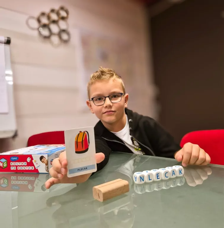 Kostka po kostce. Pisanie 6 kostek. Gra edukacyjna Montesori - tantis.pl