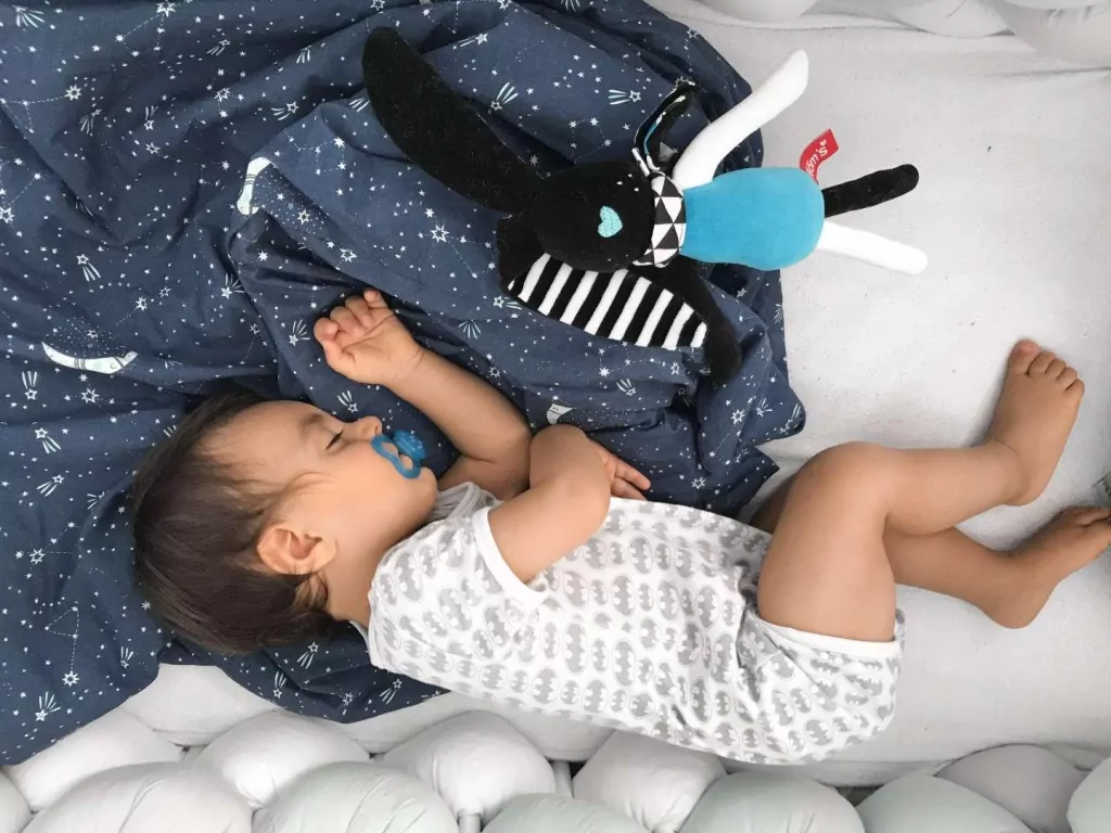 Przytulanka sensoryczna królik - tantis.pl