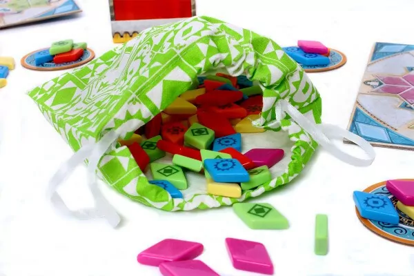 Azul. Letni pawilon. Gra Michaela Kieslinga - tantis.pl