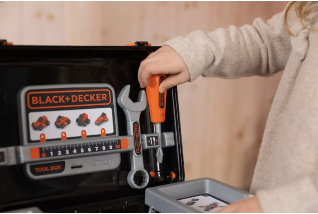 Walizka z narzędziami. Black + Decker - tantis.pl