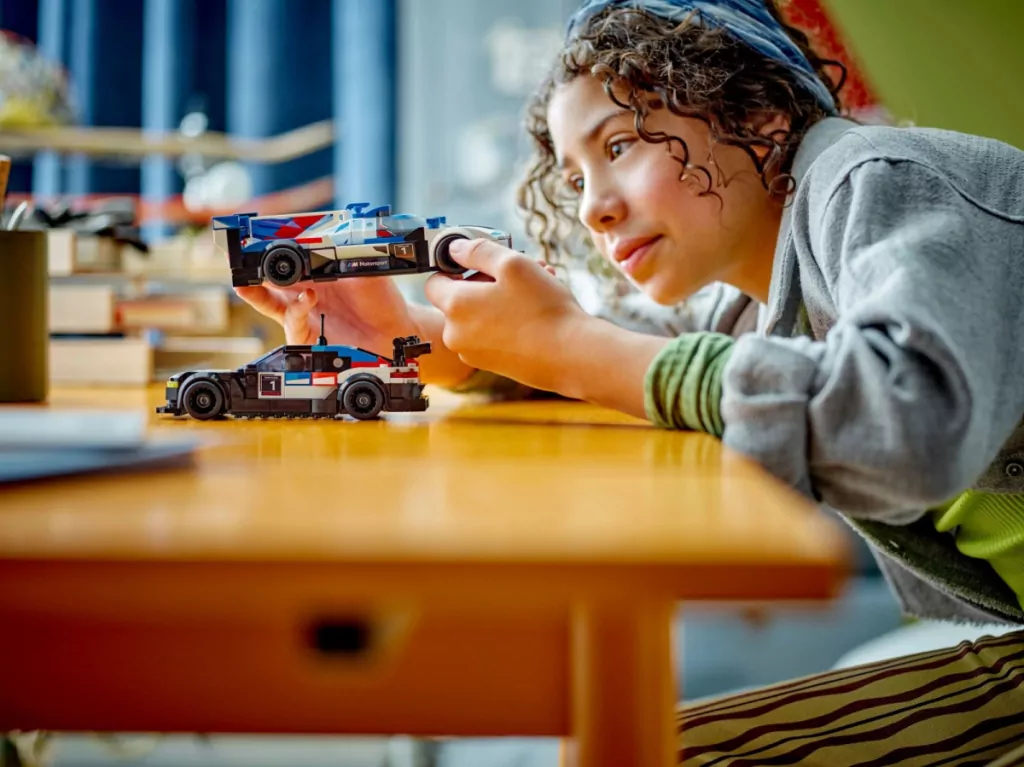 LEGO® Speed Champions. Samochody wyścigowe BMW M4 GT3 & BMW M Hybrid V8 76922 - tantis.pl