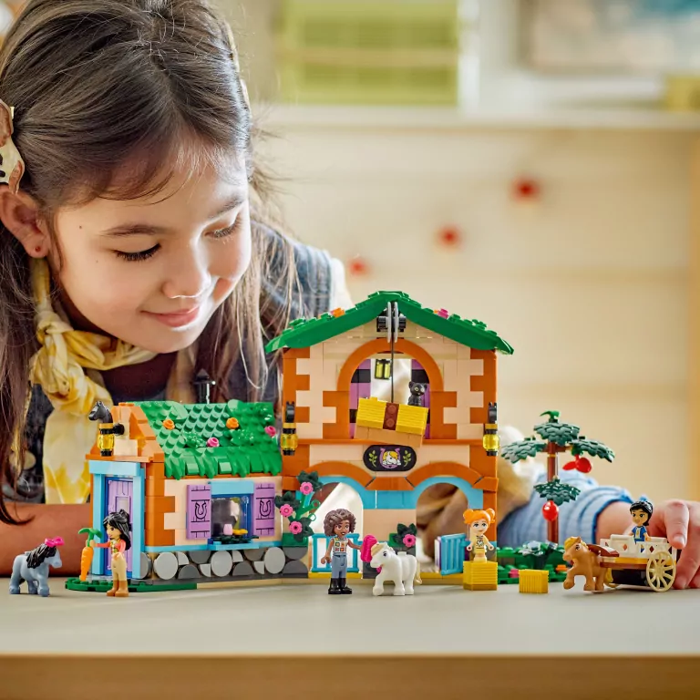 LEGO® Friends. Ranczo kucyków i stajnia 42654 - tantis.pl