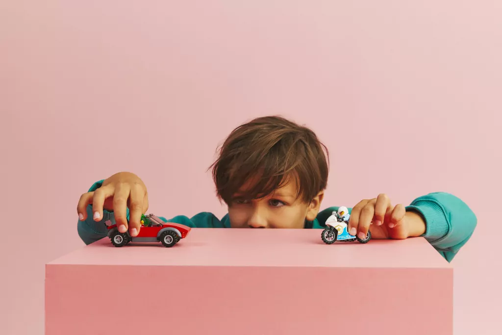 LEGO® City Police. Motocykl policyjny – pościg za samochodem. 60392 - tantis.pl