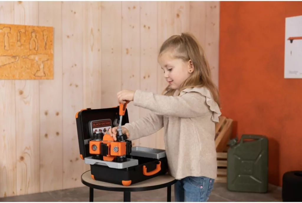 Walizka z narzędziami. Black + Decker - tantis.pl