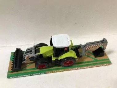 Traktor z maszyną rolniczą - tantis.pl