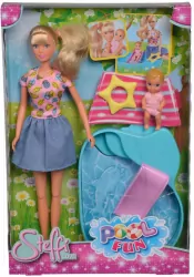 Steffi. Zabawa w basenie