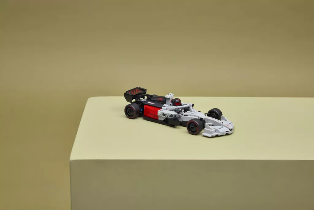 LEGO® Bolid Audi Revolut F1® Team R26 77259 - tantis.pl