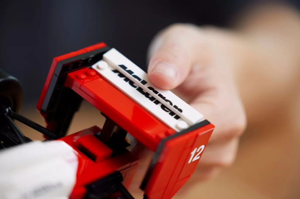 LEGO® Icons. McLaren MP4/4 i Ayrton Senna 10330 - tantis.pl
