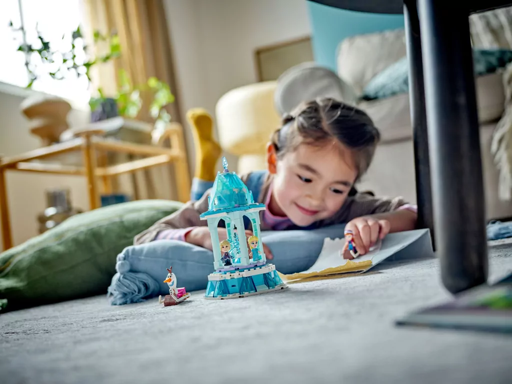 LEGO® Disney Frozen. Magiczna karuzela Anny i Elzy. 43218 - tantis.pl