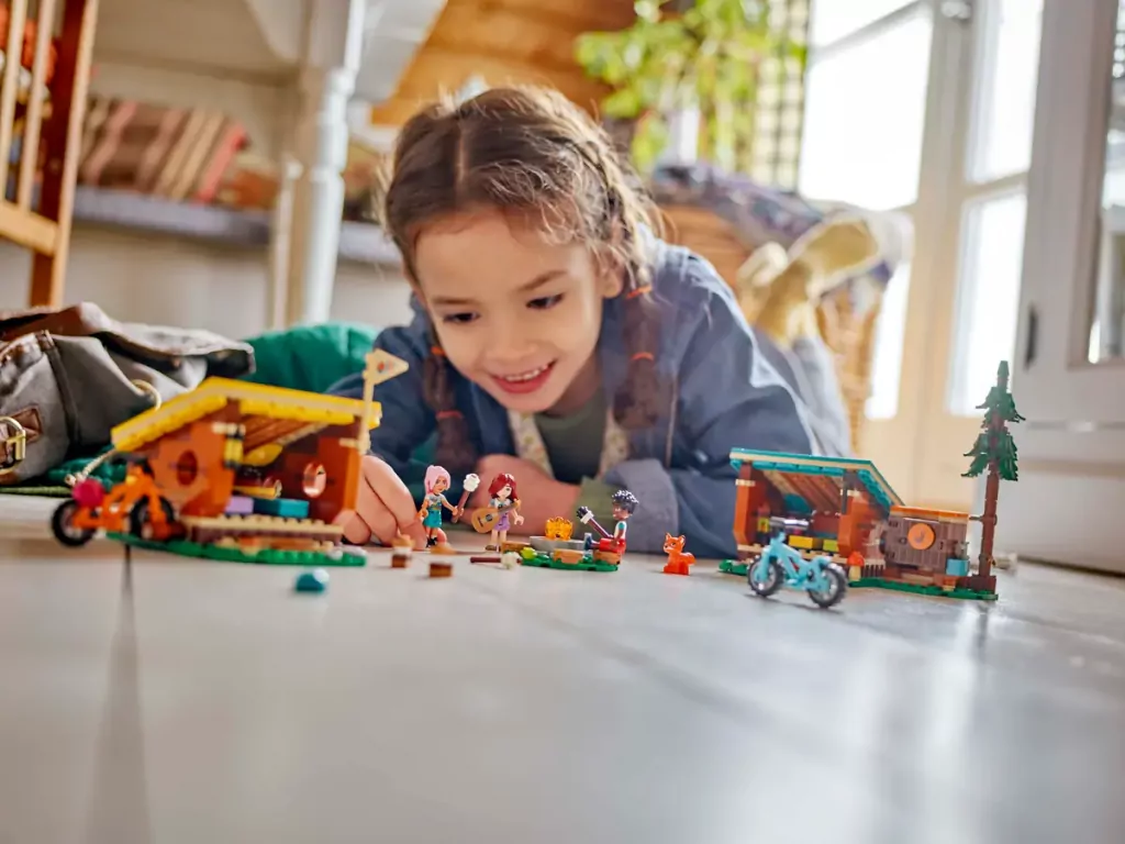 LEGO® Friends. Przytulne domki na letnim obozie. 42624 - tantis.pl