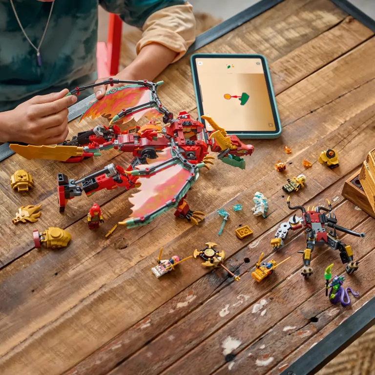 LEGO® Transformujący smoczy mech Wyldfyre 71868 - tantis.pl